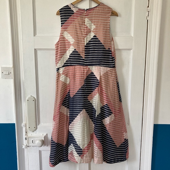 BNWT Geometric print dress - Picture 4 of 4
